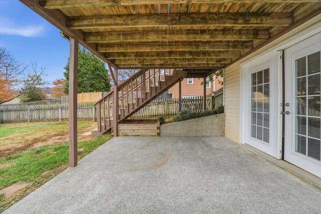 $349,997 | 3702 Glade Hill Circle Northeast, Roanoke, VA 24012