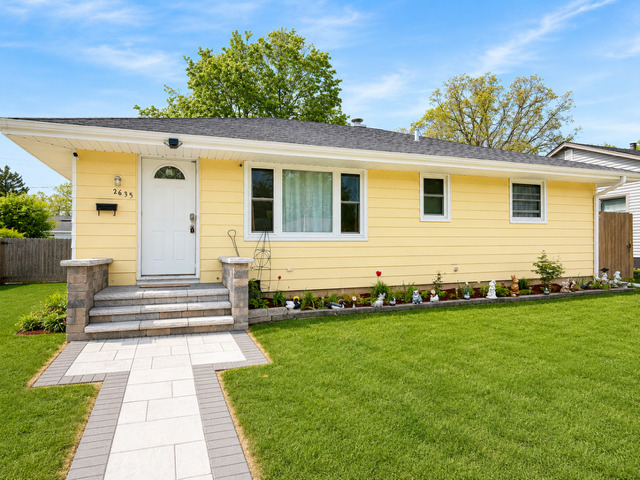 2635 West Cheyenne Road Waukegan, IL 60087 - Photo 1 of 17 Gallery Image 1