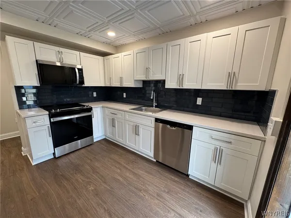 $1,300 | 85 Humboldt Parkway, Unit B, Buffalo, NY 14214