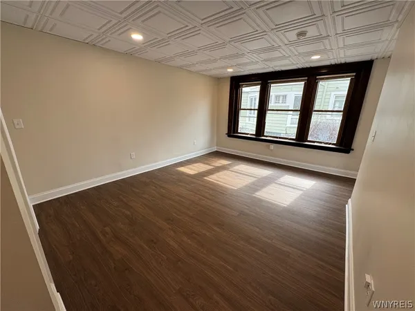 $1,300 | 85 Humboldt Parkway, Unit B, Buffalo, NY 14214