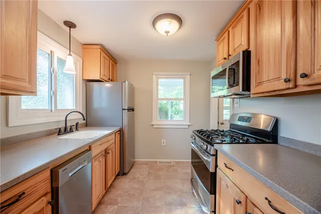 $1,900 | 202 River Meadow Drive, Henrietta, NY 14623