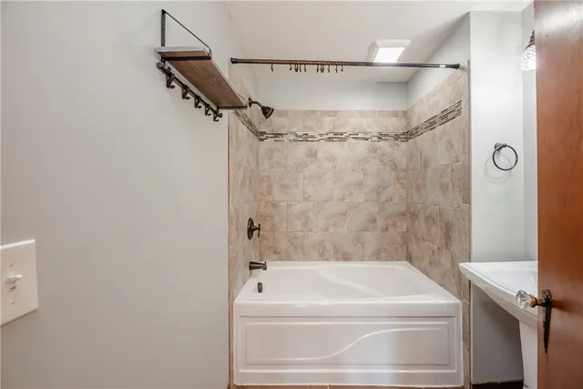 $1,900 | 202 River Meadow Drive, Henrietta, NY 14623