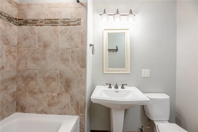 $1,900 | 202 River Meadow Drive, Henrietta, NY 14623