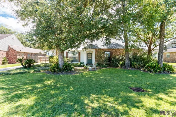 $2,000 | 11918 Spring Meadow Drive, Baton Rouge, LA 70818