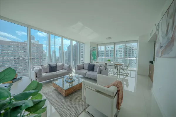 $1,100,000 | Icon Brickell, Miami, FL 33131