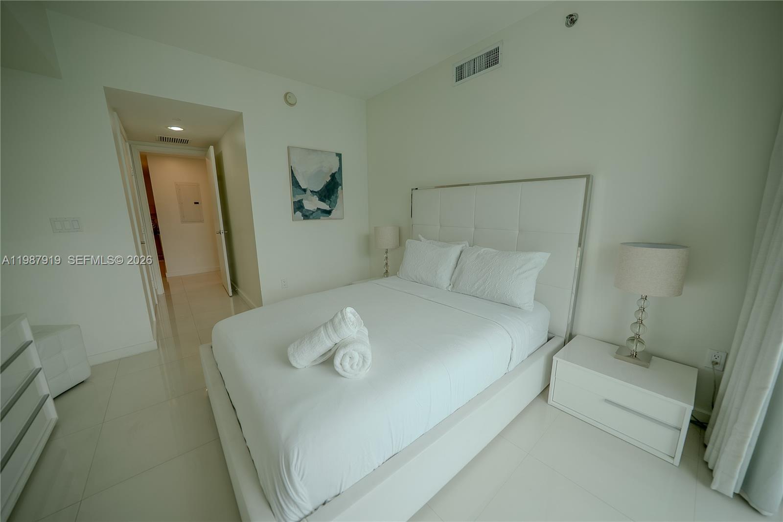 Icon Brickell Miami, FL 33131 - Photo 6 of 26 a bedroom with a bed and a mirror