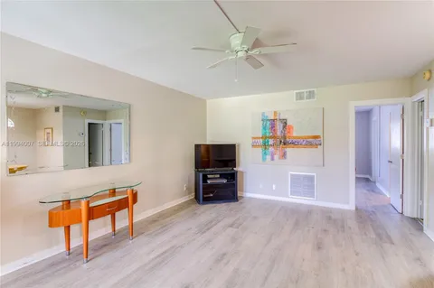 $115,000 | 804 Southeast 7th Street, Unit 107, Deerfield Beach, FL 33441