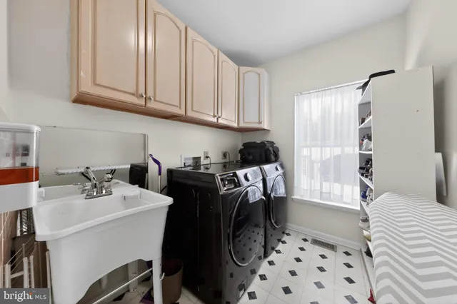 $675,000 | 6 Haywood Court, Newark, DE 19711