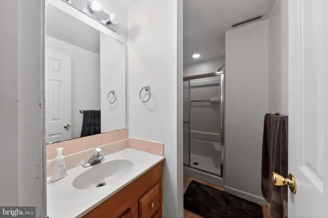 $675,000 | 6 Haywood Court, Newark, DE 19711