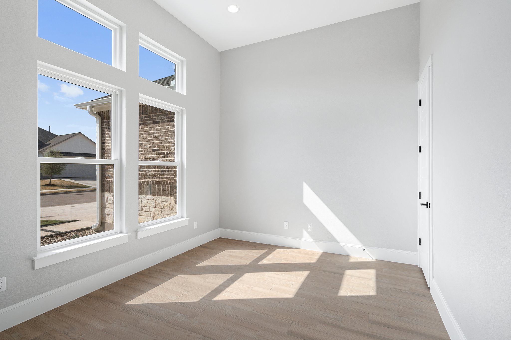 308 Axis Loop Georgetown, TX 78628 - Photo 5 of 40