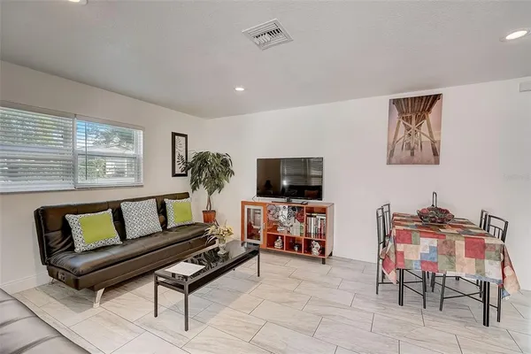 $2,500 | 626 South Osprey Avenue, Sarasota, FL 34236