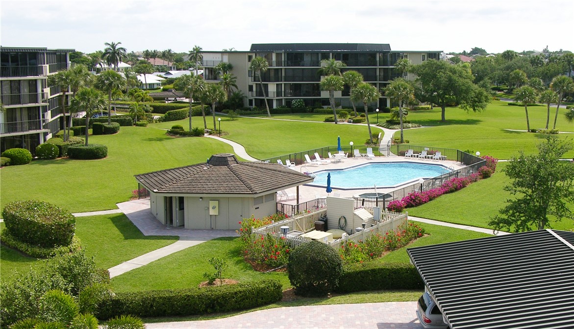 1850 Bay Road, Unit 2F Vero Beach, FL 32963 - Photo 29 of 35 Gallery Image 29