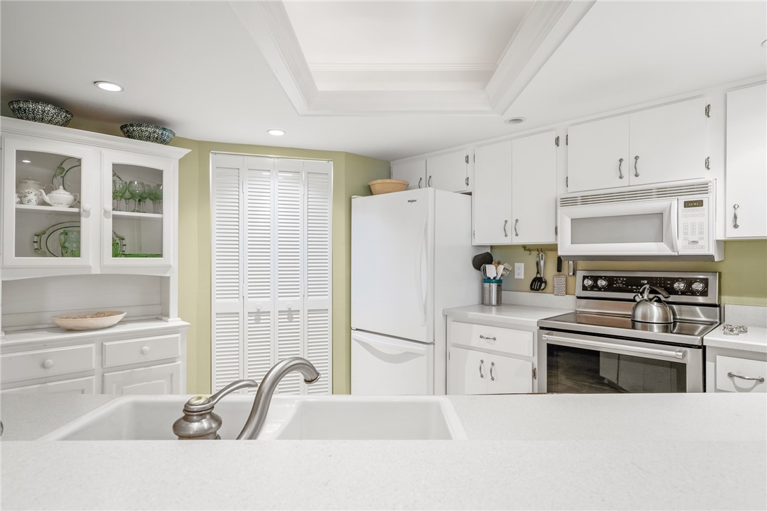 1850 Bay Road, Unit 2F Vero Beach, FL 32963 - Photo 7 of 35 Gallery Image 7