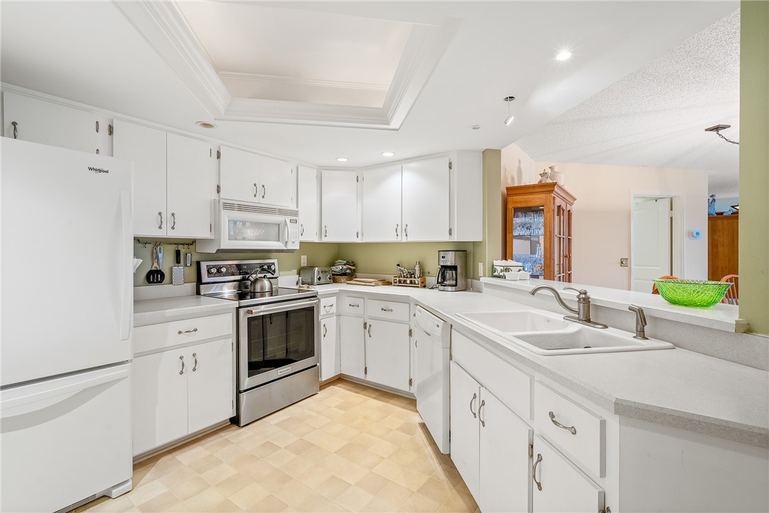 1850 Bay Road, Unit 2F Vero Beach, FL 32963 - Photo 8 of 35 Gallery Image 8