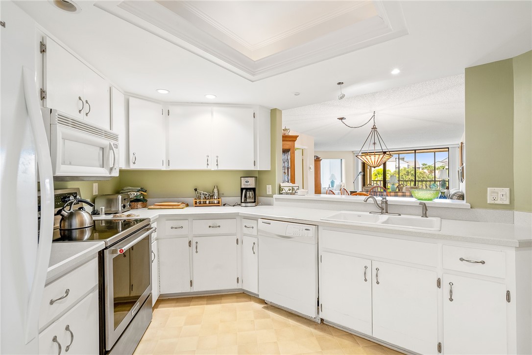 1850 Bay Road, Unit 2F Vero Beach, FL 32963 - Photo 9 of 35 Gallery Image 9