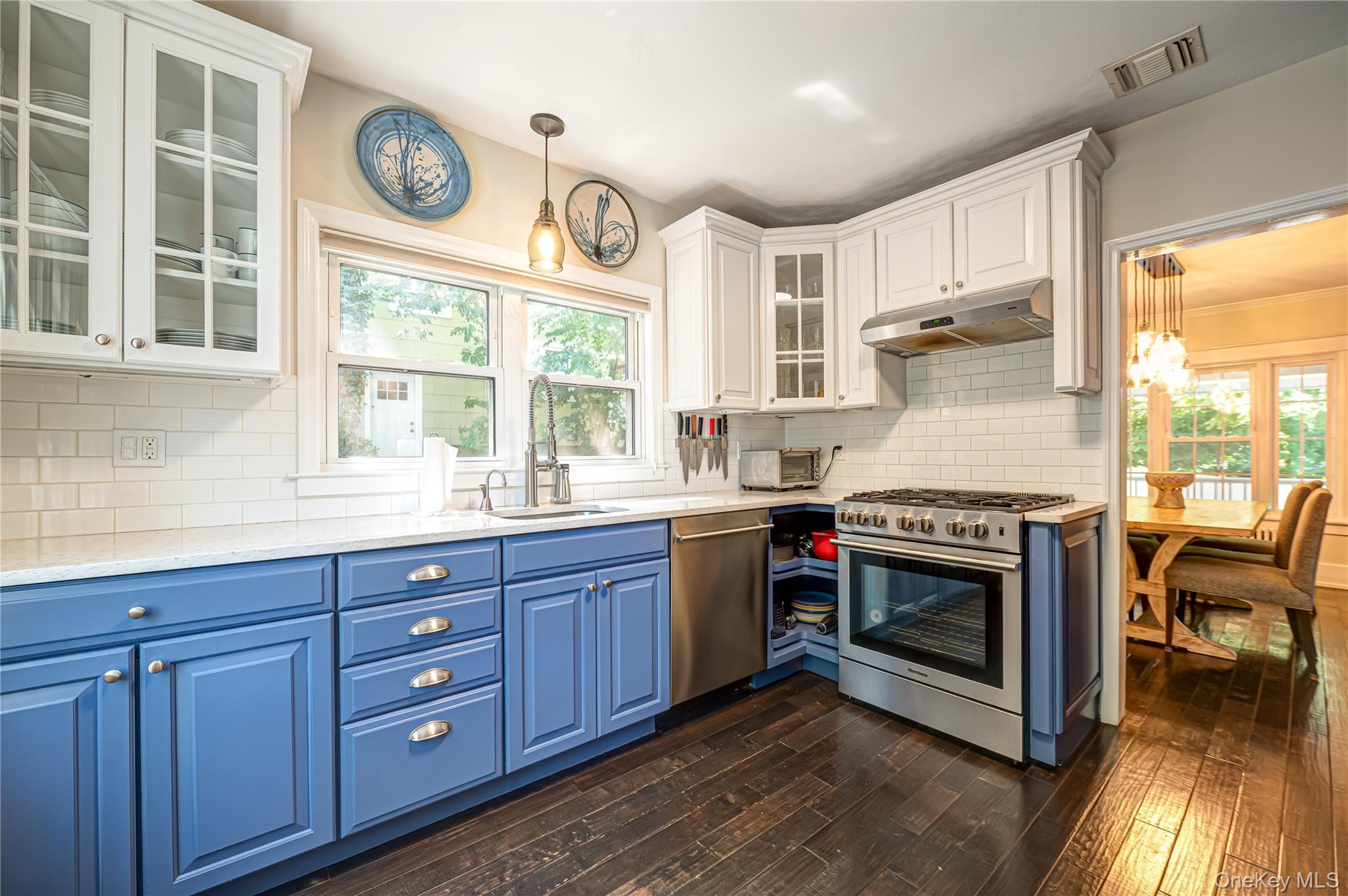 24 Soundview Road Huntington, NY 11743 - Photo 3 of 20 Quartz Counters, Stainless Steel Appliances