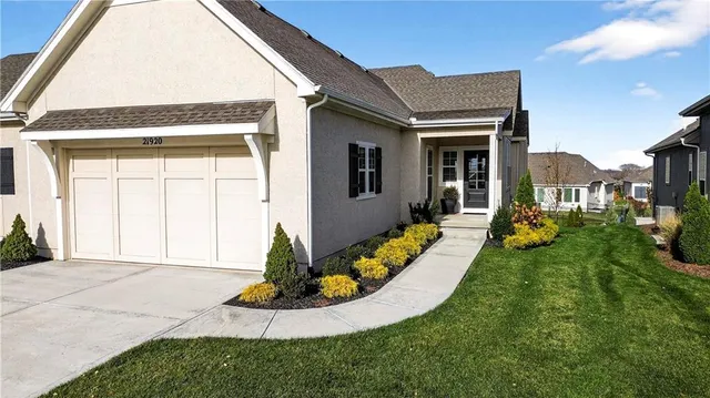 $575,000 | 21920 West 82nd Terrace, Lenexa, KS 66220