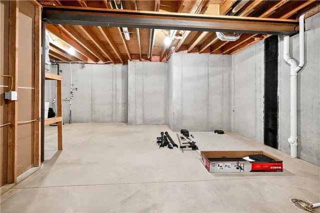 $575,000 | 21920 West 82nd Terrace, Lenexa, KS 66220