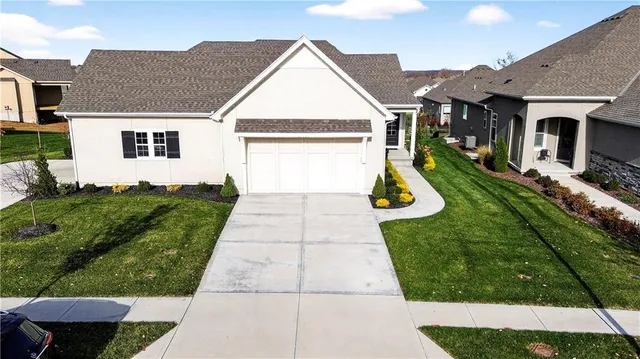 $575,000 | 21920 West 82nd Terrace, Lenexa, KS 66220