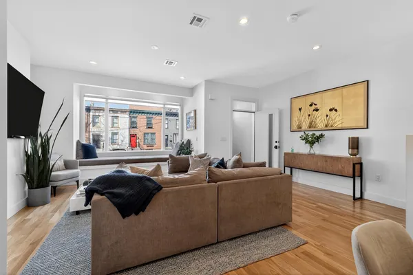 $13,000 | 303 4th Street, Unit 2, Jersey City, NJ 07302