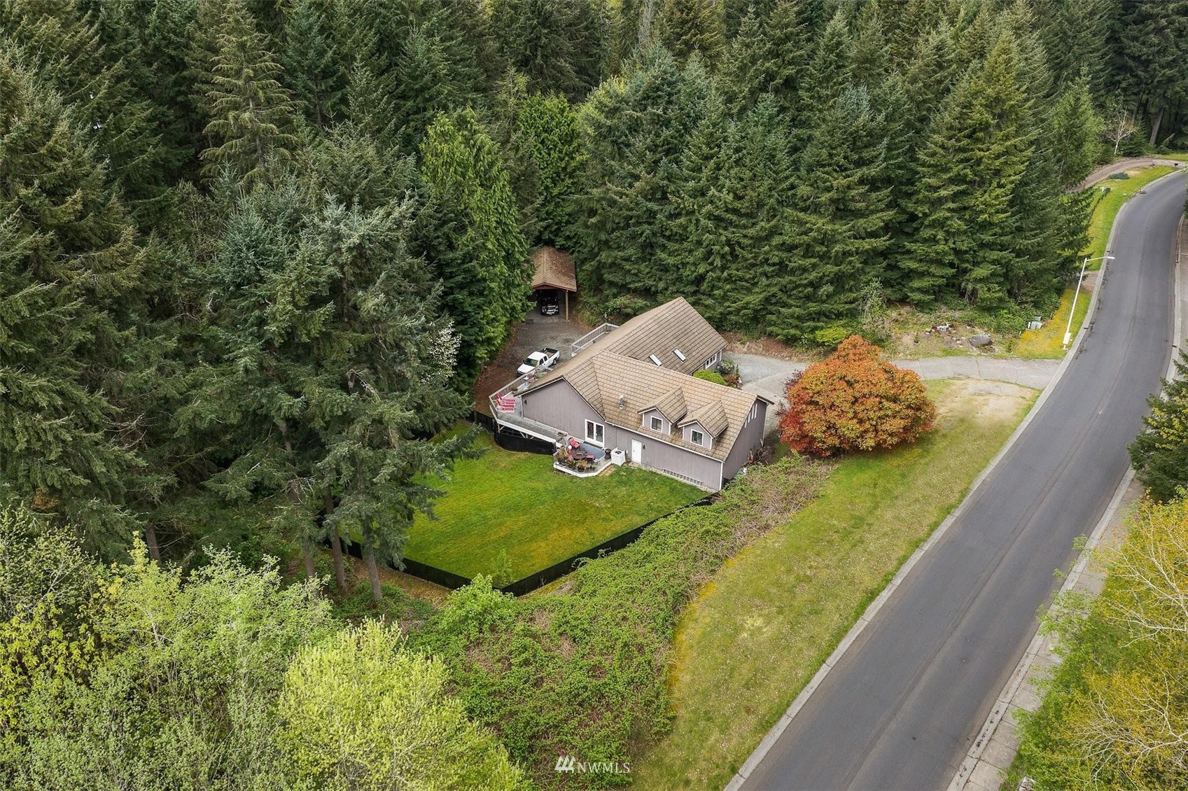 20712 29th Avenue Southeast Bothell, WA 98021 - Photo 38 of 40 a view of a garden from a balcony