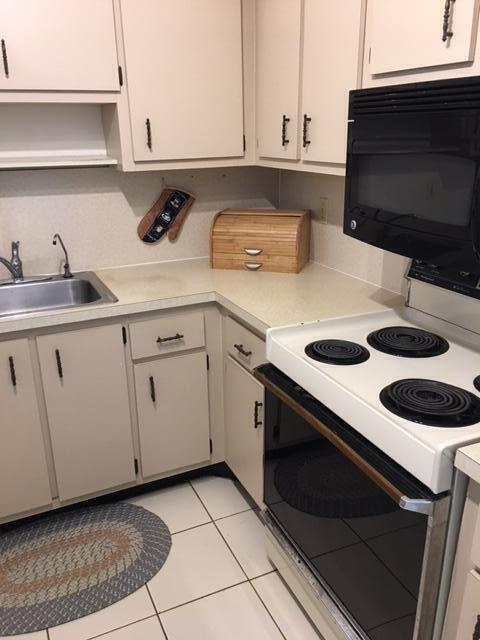 504 Davis Road, Unit 97 Palm Springs, FL 33461 - Photo 8 of 17 Kitchen