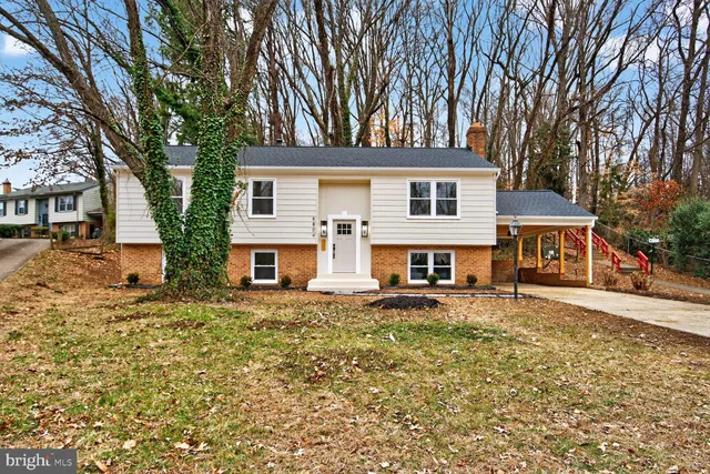 $805,000 | 6804 Lamp Post Lane, Alexandria, VA 22306