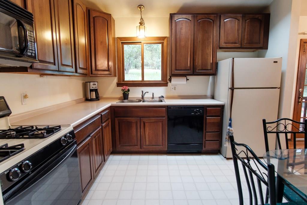 545 Center Church Road Canonsburg, PA 15317 - Photo 6 of 25 Plenty of counterspace,cabinets, and a great window overlooking the backyard