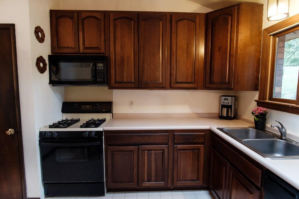 545 Center Church Road Canonsburg, PA 15317 - Photo 7 of 25 Tons of cabinets..........you bet!