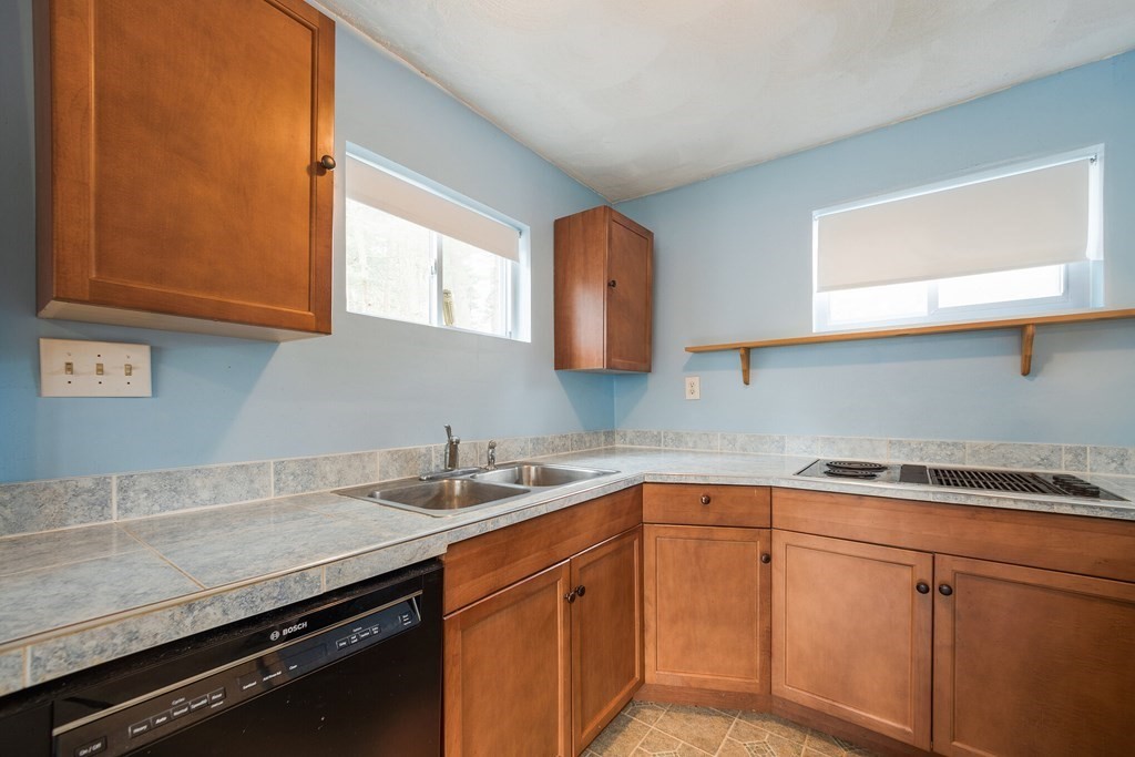 2 Edgehill Road Billerica, MA 01862 - Photo 5 of 16 Gallery Image 5