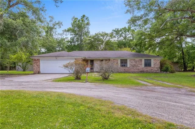 $279,000 | 2861 Delta Downs Drive, Vinton, LA 70668