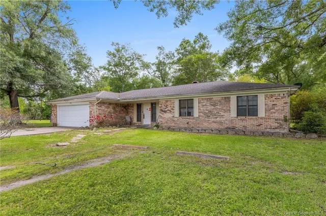 $279,000 | 2861 Delta Downs Drive, Vinton, LA 70668