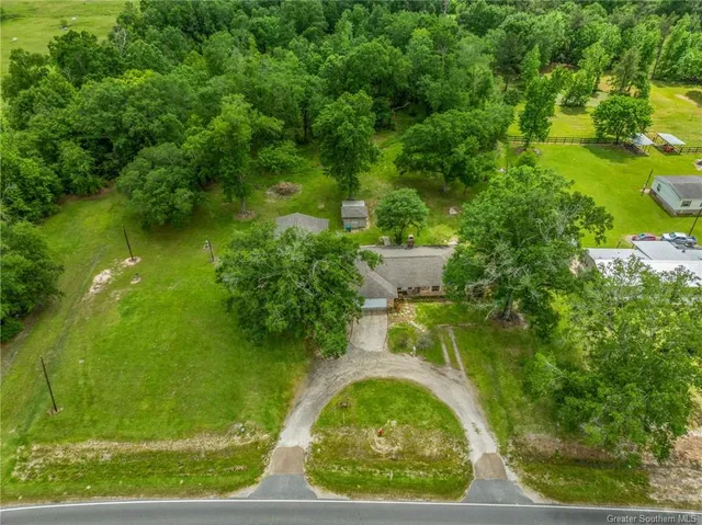 $279,000 | 2861 Delta Downs Drive, Vinton, LA 70668