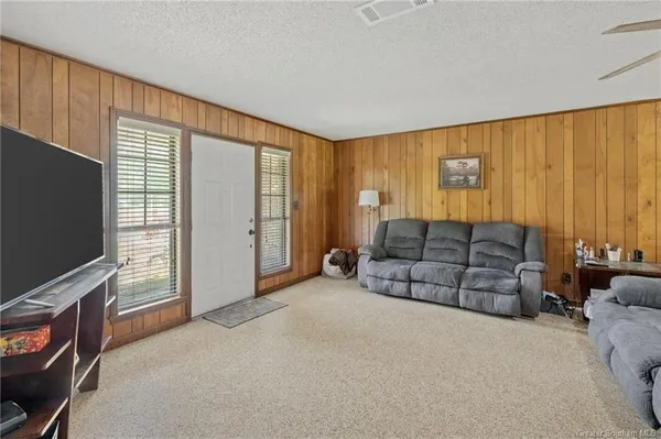 $255,000 | 2861 Delta Downs Drive, Vinton, LA 70668