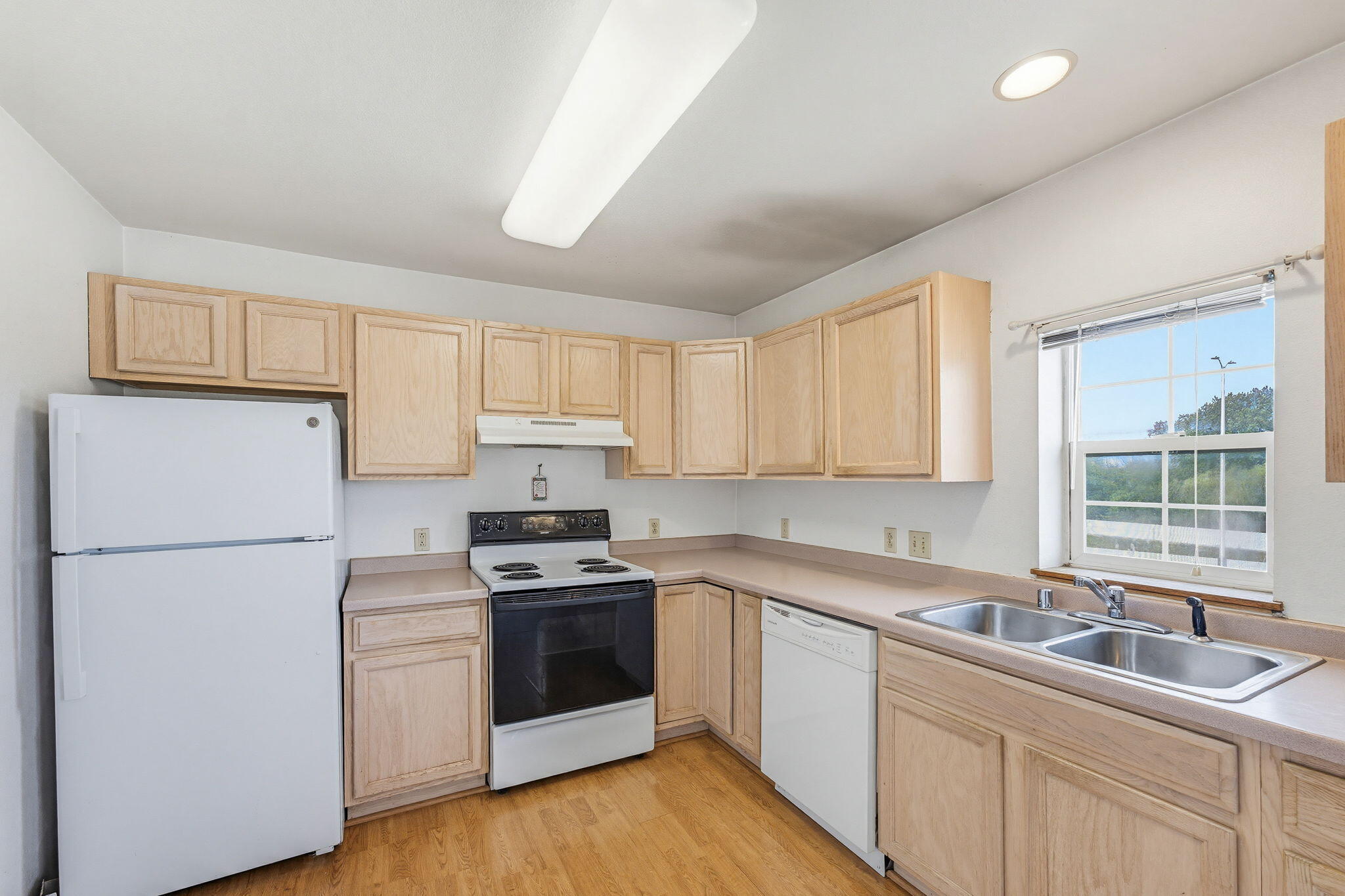 7307 North Port Washington Road, Unit 315 Glendale, WI 53217 - Photo 7 of 30 Kitchen