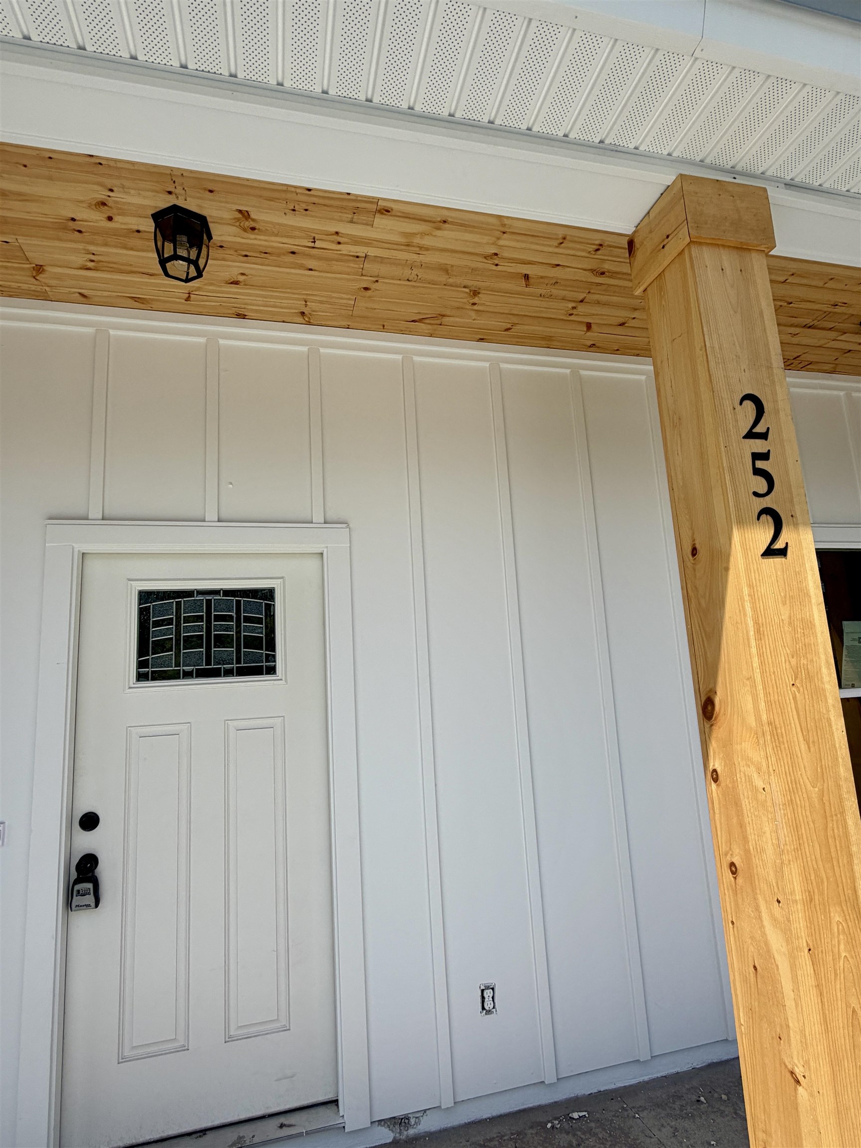 252 Jackson Boulevard St. Augustine, FL 32095 - Photo 2 of 5 a view of a closet area