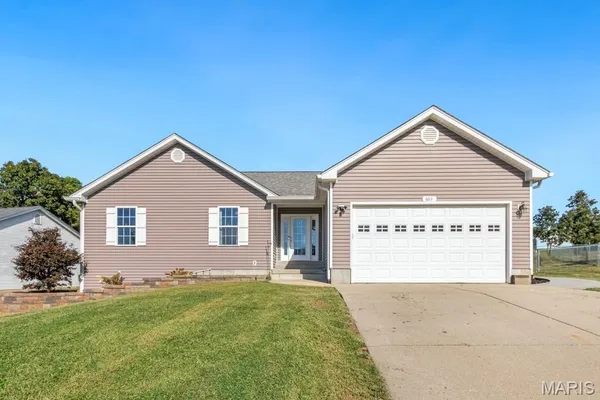 $315,000 | 603 Meadow Oaks Drive, St. Clair, MO 63077