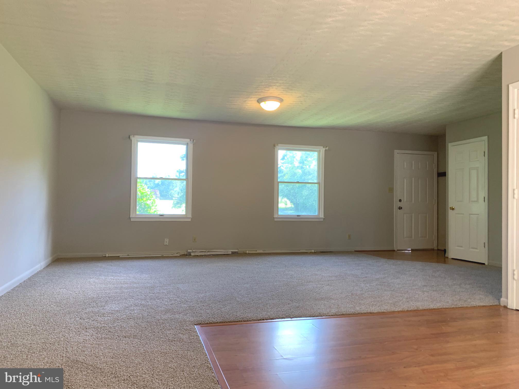 10413 Elys Ford Road Fredericksburg, VA 22407 - Photo 2 of 15 Living room