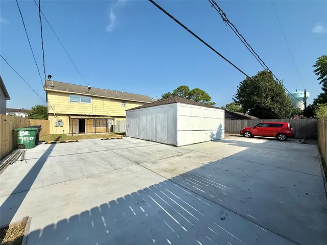 a house view with a outdoor space