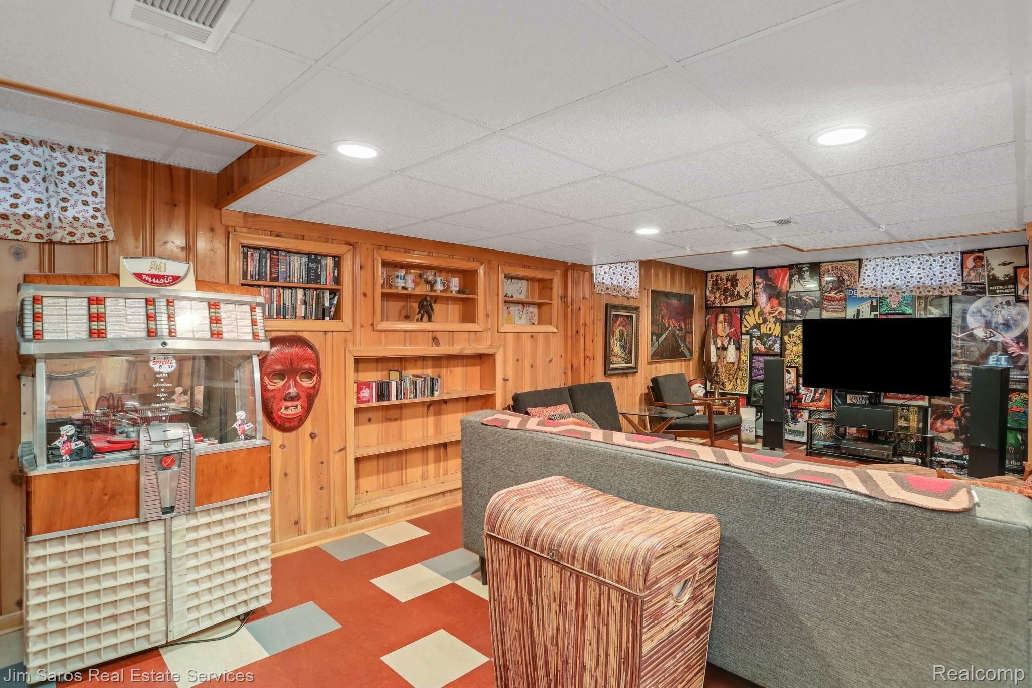 1729 Roslyn Road Grosse Pointe, MI 48236 - Photo 21 of 26 21-web-or-mls-1729 Roslyn Road Grosse Pointe Woods0021.jpg