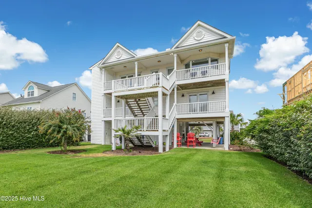 $1,199,000 | 185 Yacht Watch Drive, Holden Beach, NC 28462
