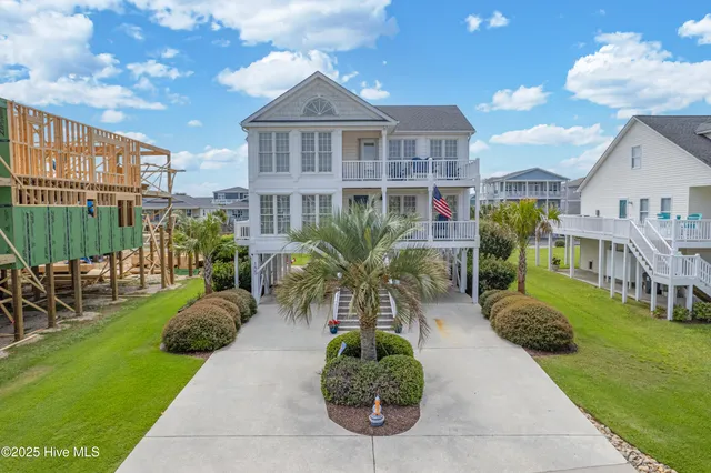 $1,199,000 | 185 Yacht Watch Drive, Holden Beach, NC 28462