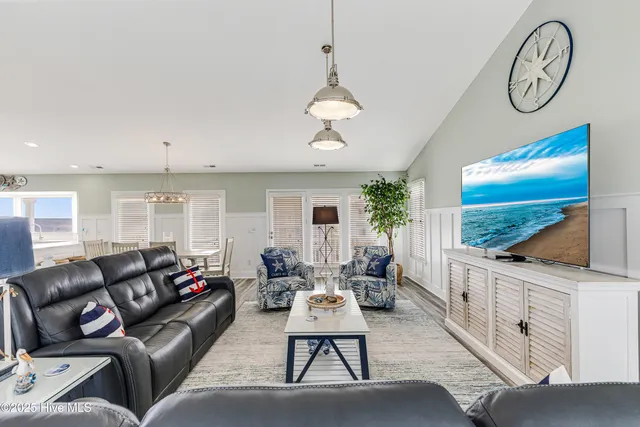 $1,199,000 | 185 Yacht Watch Drive, Holden Beach, NC 28462