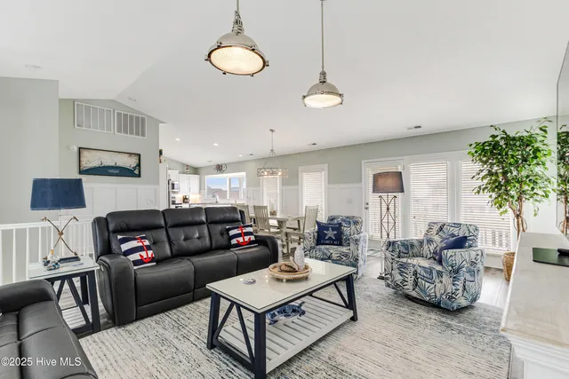 $1,199,000 | 185 Yacht Watch Drive, Holden Beach, NC 28462