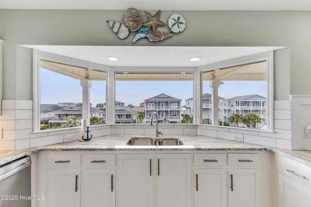 $1,199,000 | 185 Yacht Watch Drive, Holden Beach, NC 28462