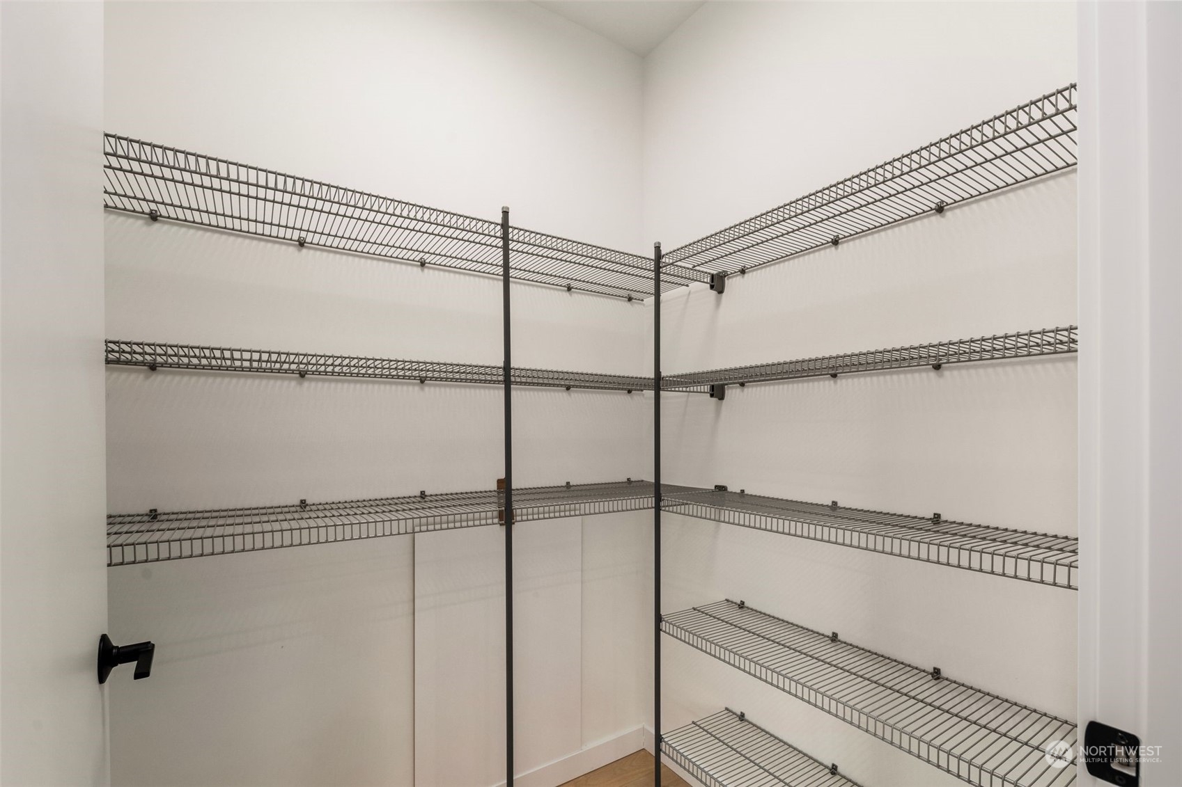 5256 23rd Avenue Southwest Seattle, WA 98106 - Photo 11 of 38