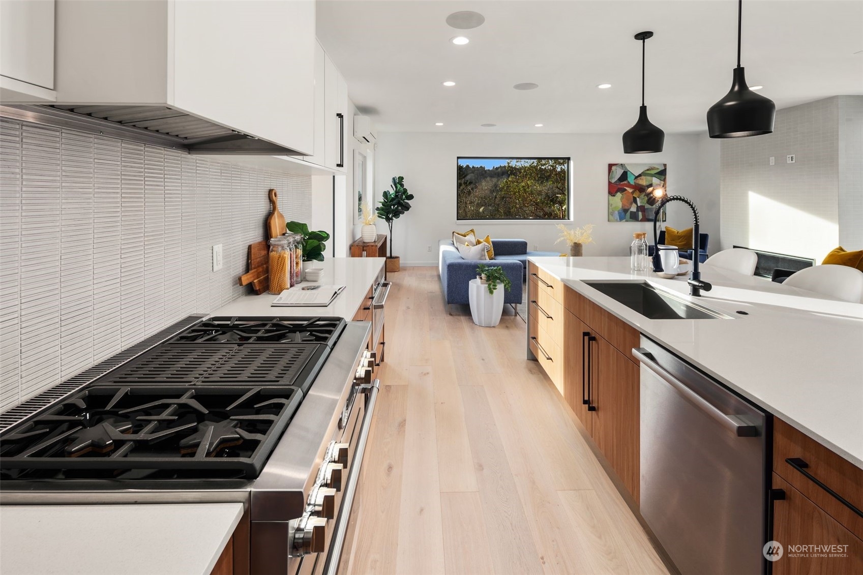 5256 23rd Avenue Southwest Seattle, WA 98106 - Photo 8 of 38