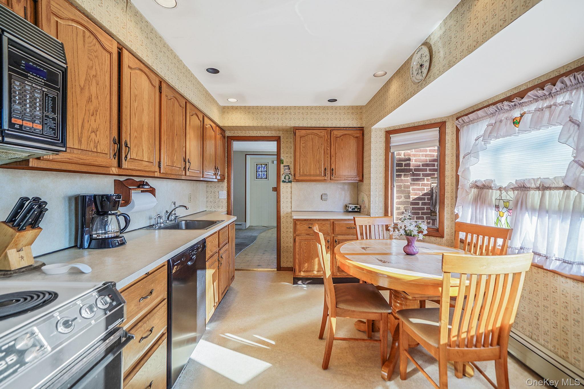 34 Pine Acres Boulevard Deer Park, NY 11729 - Photo 17 of 24