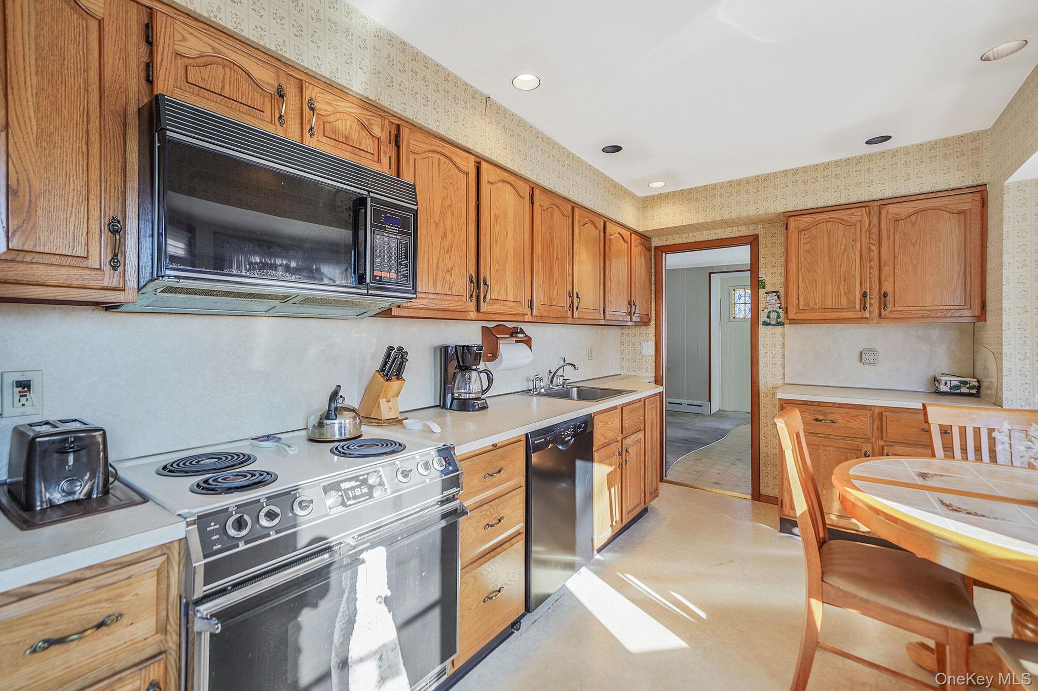 34 Pine Acres Boulevard Deer Park, NY 11729 - Photo 18 of 24