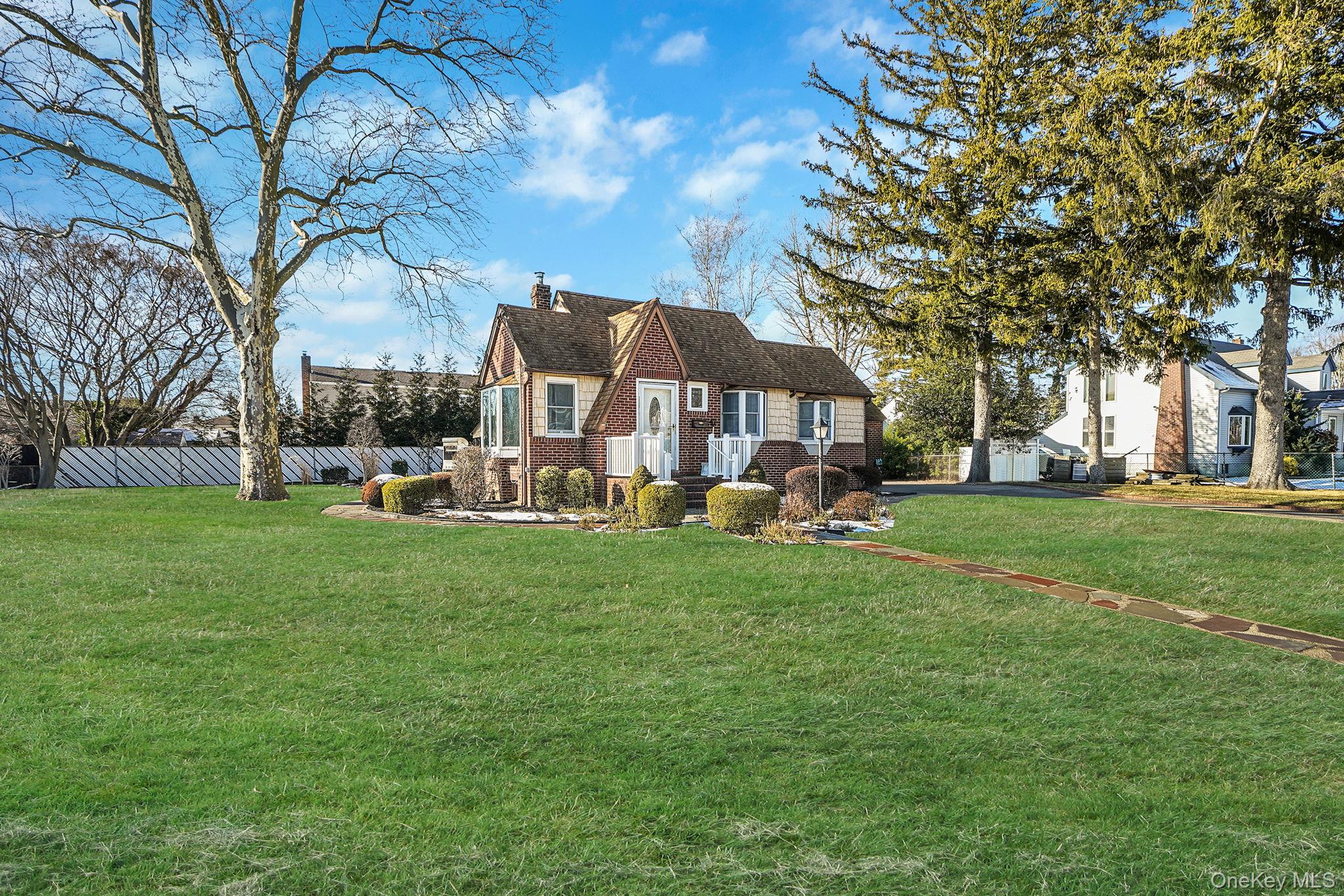 34 Pine Acres Boulevard Deer Park, NY 11729 - Photo 2 of 24